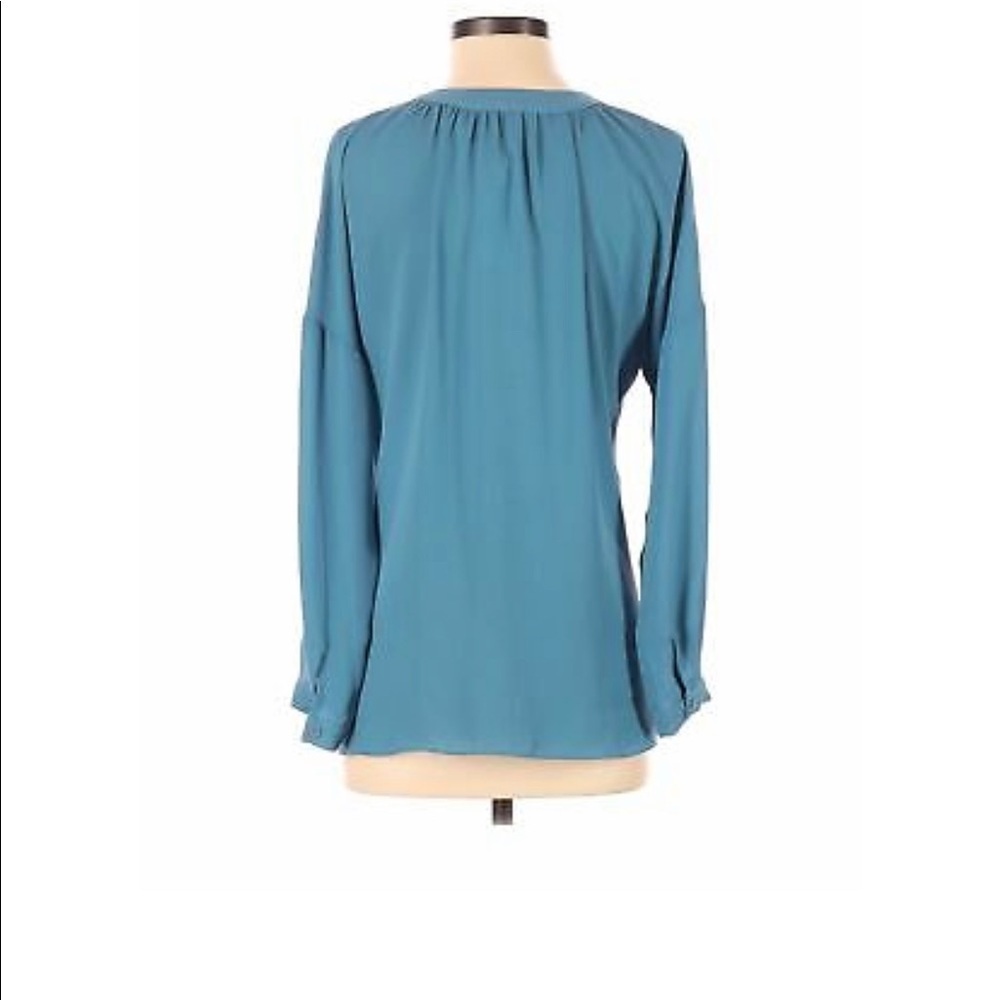 JADE•V-NECK•BLOUSE - Picture 4 of 11